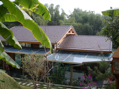 OT運寶環境整合式木建案，屋脊設計與自然坡地融為一體