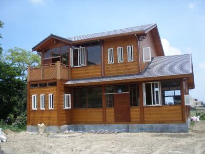 強調採光與對流設計的雙層木屋，為OT運寶近期展出作品之一